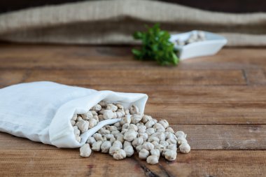 Çuval nohut ve maydanoz ile 