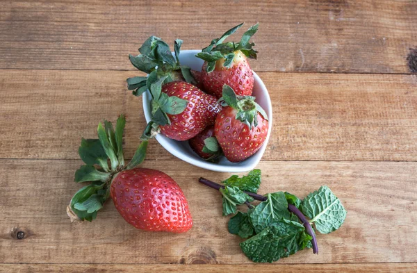 Beautiful strawberries on the wooden table — Stock Photo, Image