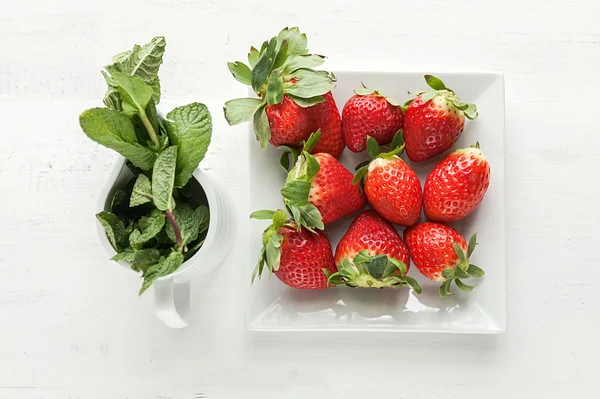 Beautiful strawberries on the wooden table — Stock Photo, Image