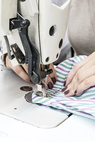 Industrial sewing machines with sewing machine operator — Stock Photo, Image