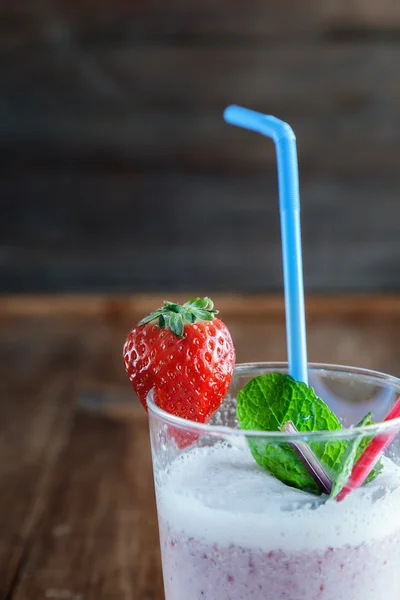 Verse aardbeien milkshake — Stockfoto