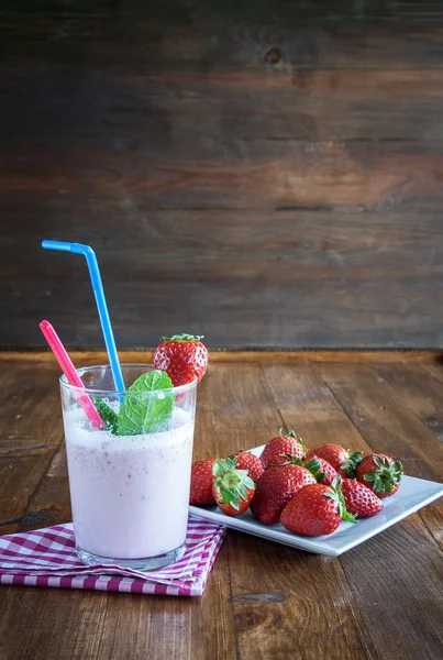 Milkshake de morango fresco — Fotografia de Stock