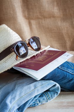 Erkekler için çeşitli giysi ve aksesuar seti