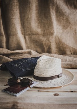 Erkekler için çeşitli giysi ve aksesuar seti