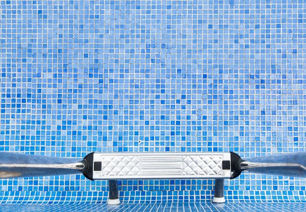 Boş bir Yüzme Havuzu 