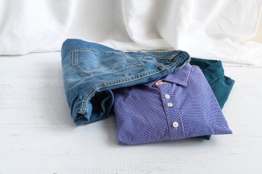 Erkekler için çeşitli giysi ve aksesuar seti