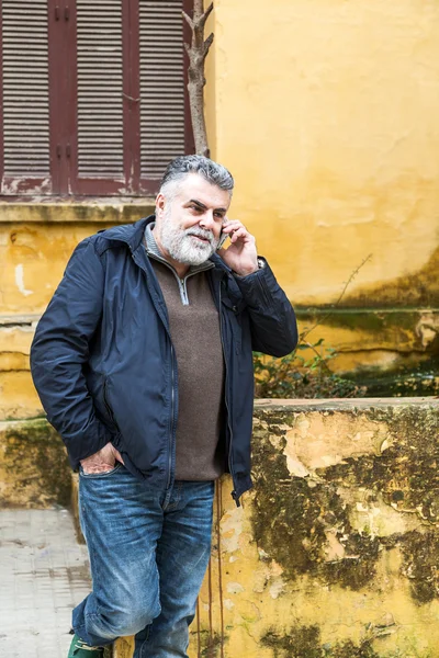 Attractive bearded man talking on phone — Stock Photo, Image