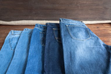 Erkekler için çeşitli giysi ve aksesuar seti