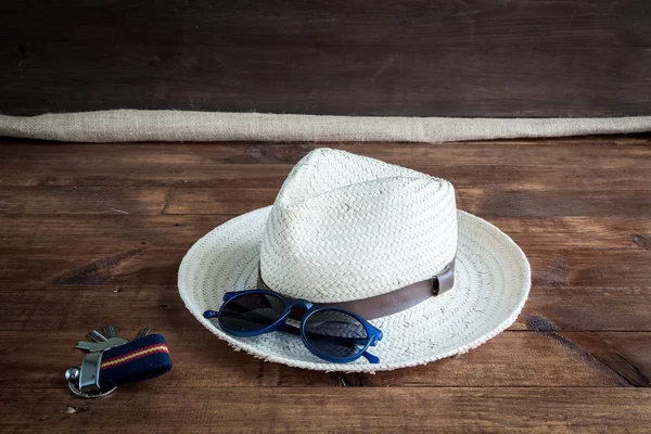 Ensemble de divers vêtements et accessoires pour hommes — Photo