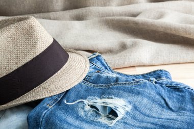 Erkekler için çeşitli giysi ve aksesuar seti