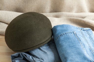 Erkekler için çeşitli giysi ve aksesuar seti