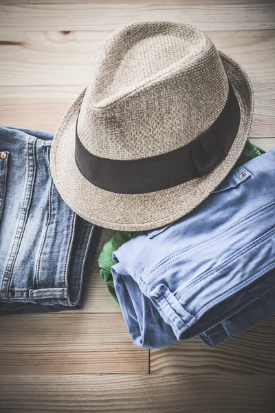 Conjunto de várias roupas e acessórios para mulheres — Fotografia de Stock