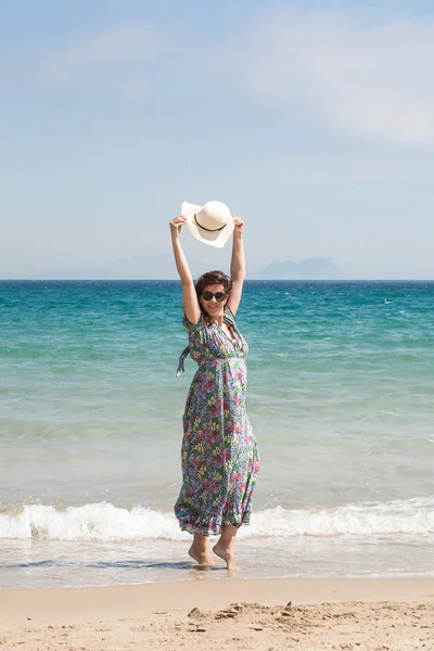 Attractive woman on seashore — Stock Photo, Image