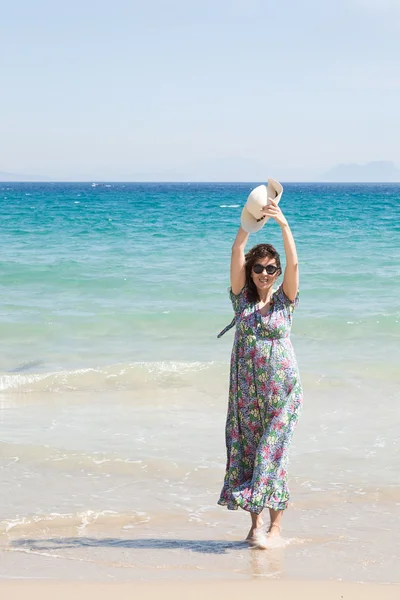 Attractive woman on seashore — Stock Photo, Image