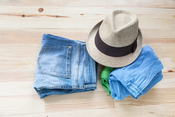 Conjunto de várias roupas e acessórios para mulheres — Fotografia de Stock