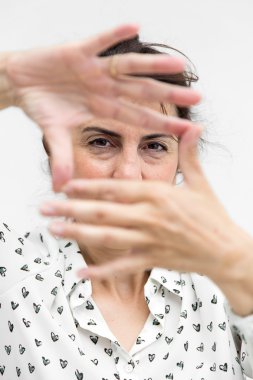 çekici orta yaşlı bir kadın