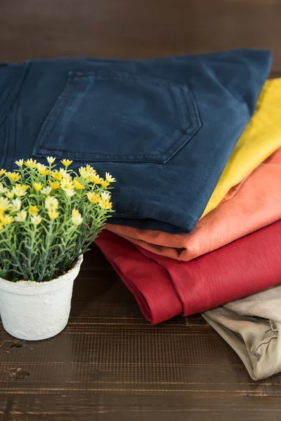 Set van verschillende kleding en accessoires voor vrouwen — Stockfoto