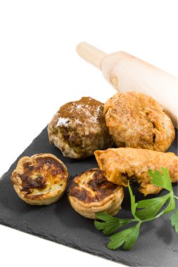 Beyaz arka plan üzerinde izole tipik Fas ve Arapça gıda