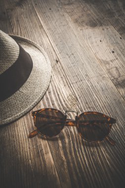 Erkekler için çeşitli giysi ve aksesuar seti