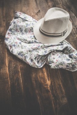 Erkekler için çeşitli giysi ve aksesuar seti