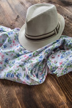 Erkekler için çeşitli giysi ve aksesuar seti