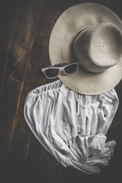 Conjunto de várias roupas e acessórios para mulheres — Fotografia de Stock