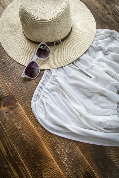 Conjunto de várias roupas e acessórios para mulheres — Fotografia de Stock