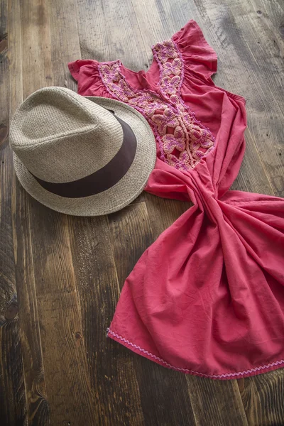 Set van verschillende kleding en accessoires voor vrouwen — Stockfoto