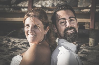 Düğün günü deniz ve ormanın içinde