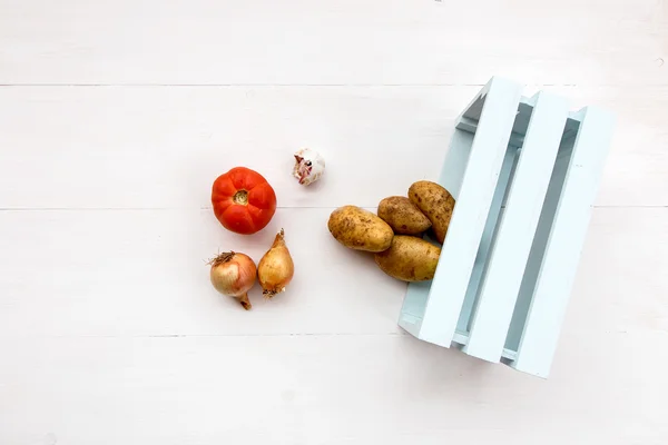 Verdure fresche su tavola di legno — Foto Stock