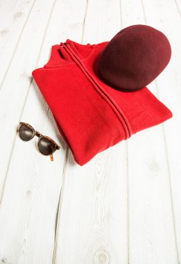 Erkekler için çeşitli giysi ve aksesuar seti