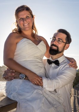 Düğün günü deniz ve ormanın içinde