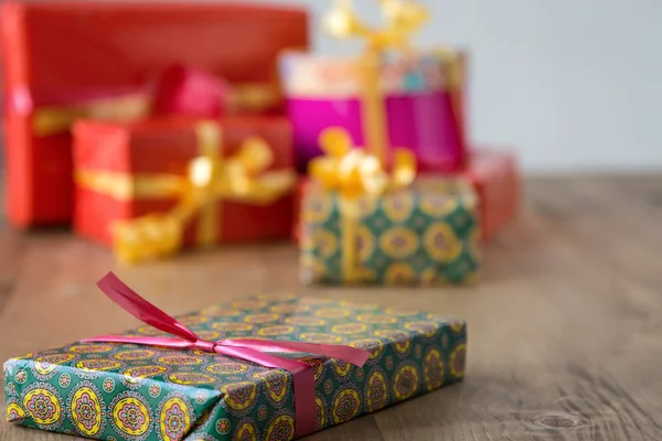 Coffrets cadeaux avec papier coloré — Photo