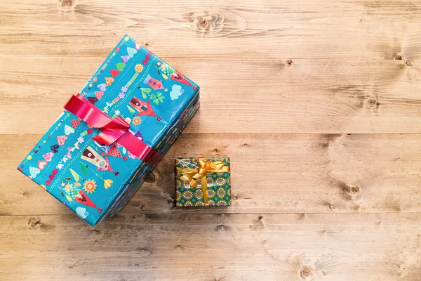 Κουτιά δώρων με έγχρωμο χαρτί — Φωτογραφία Αρχείου