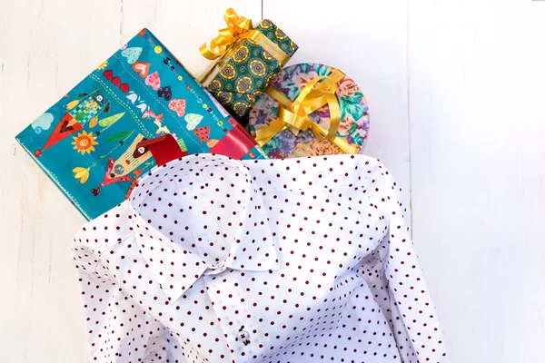 Polka dots shirt with gift boxes — Stock Photo, Image