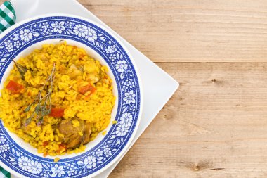 Tavuk ve sebze kase pilav