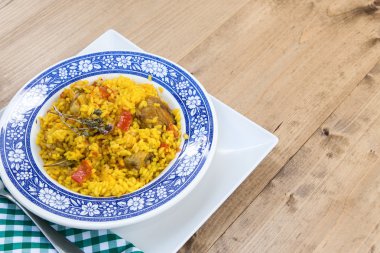 Tavuk ve sebze kase pilav