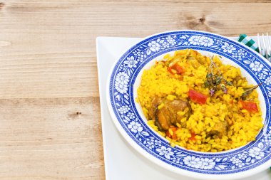 Tavuk ve sebze kase pilav