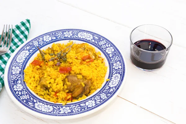 Rice with chicken and vegetables in bowl — Stock Photo, Image