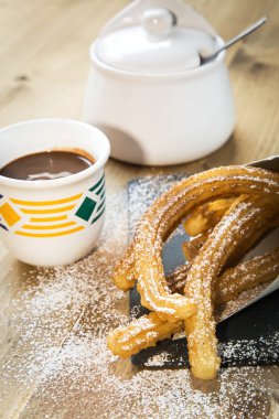 Churros sıcak çikolata ve şeker ile