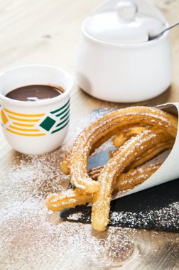Churros sıcak çikolata ve şeker ile