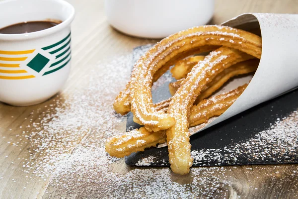 Churros sıcak çikolata ve şeker ile