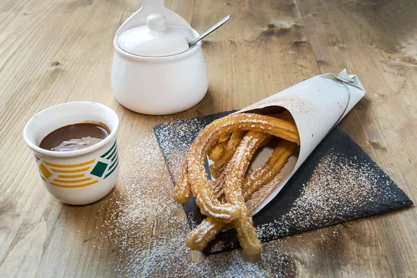 Churros sıcak çikolata ve şeker ile