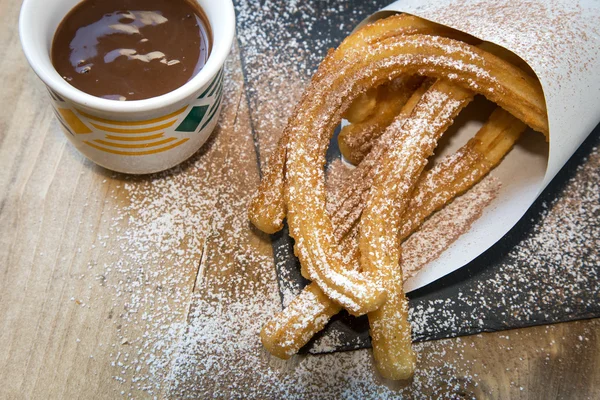 Churros sıcak çikolata ve şeker ile