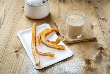 Churro kahve süt ve şeker ile