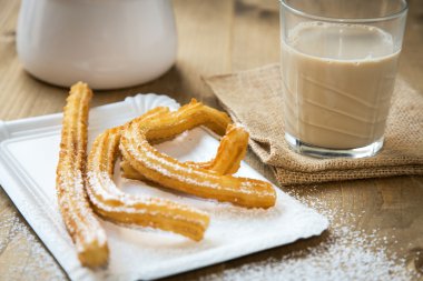 Churro kahve süt ve şeker ile