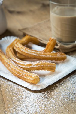 Churro kahve süt ve şeker ile