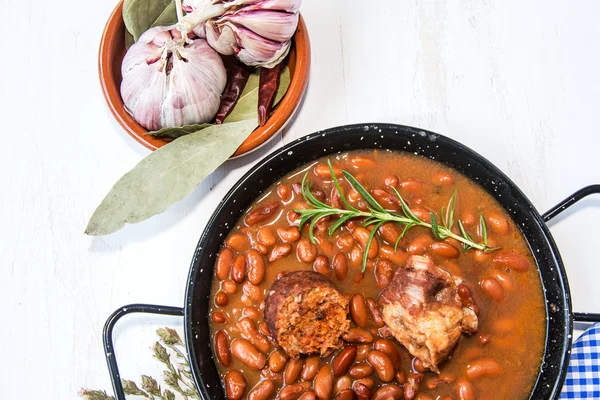 Tradiční španělská dušené fazole — Stock fotografie