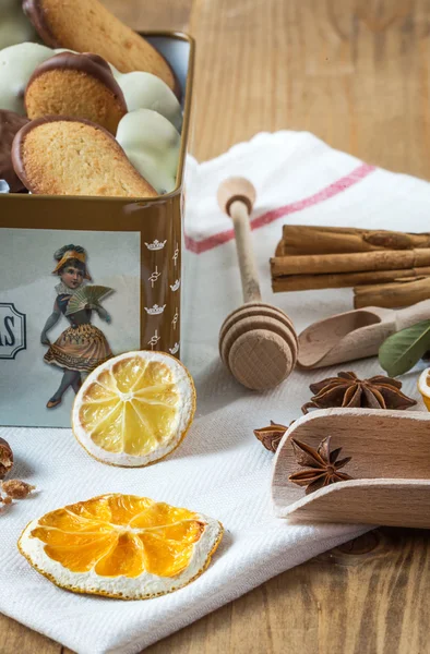 Sušenkami na dřevěný stůl — Stock fotografie