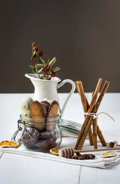 Válogatott cookie-kat, a fából készült asztal — Stock Fotó